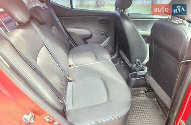 Хэтчбек Hyundai i10 2013 в 