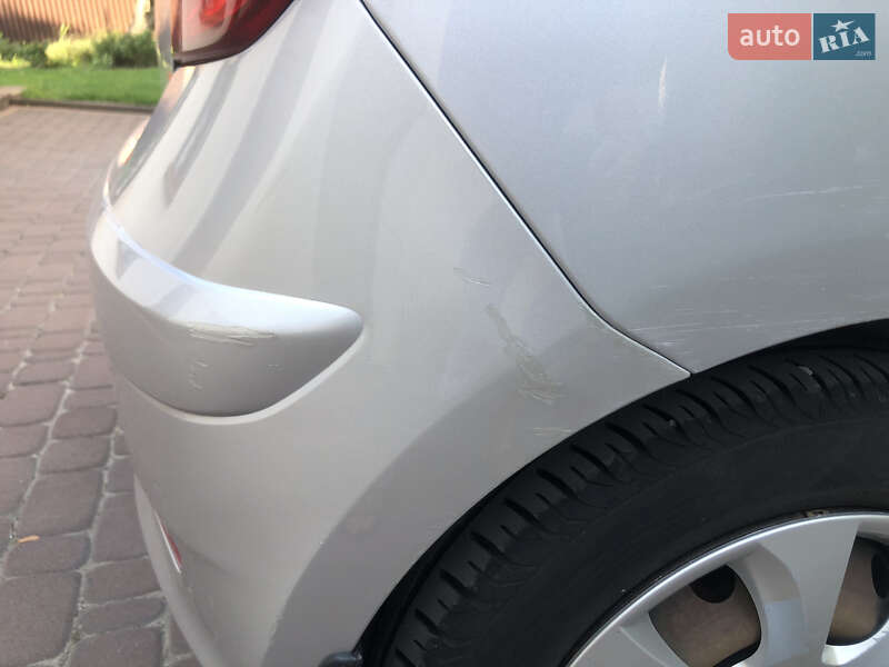 Хэтчбек Hyundai i10 2013 в Черновцах