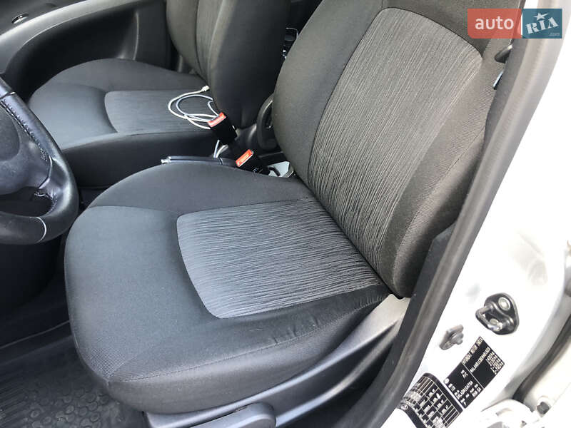 Хэтчбек Hyundai i10 2013 в Черновцах