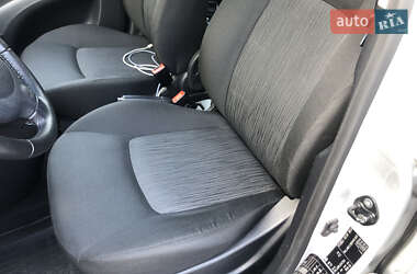 Хэтчбек Hyundai i10 2013 в 
