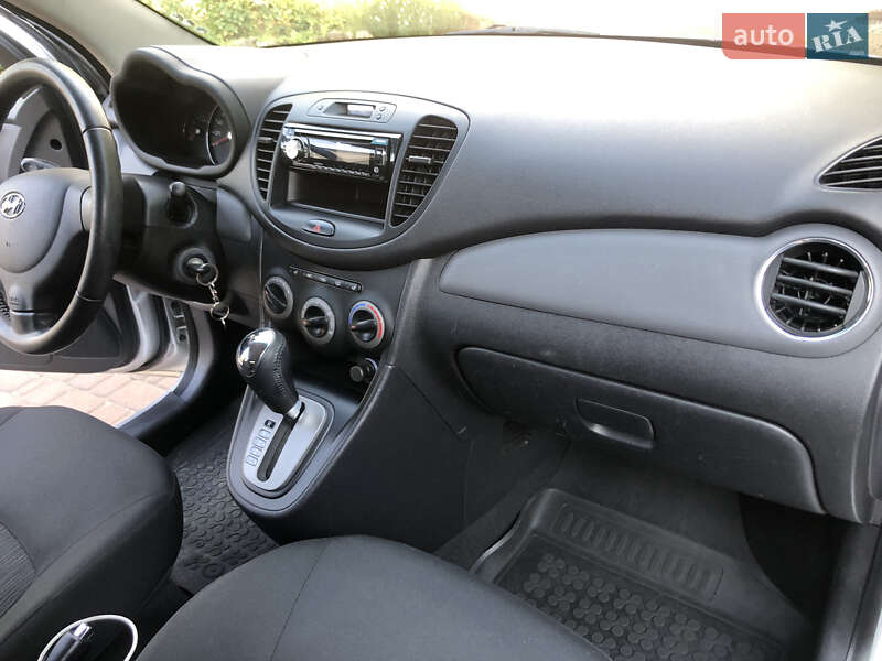 Хэтчбек Hyundai i10 2013 в Черновцах