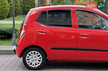 Хэтчбек Hyundai i10 2010 в 