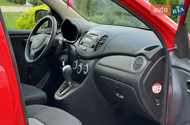 Хэтчбек Hyundai i10 2010 в 