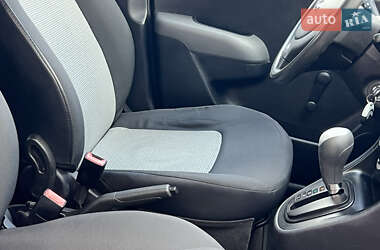 Хэтчбек Hyundai i10 2010 в 