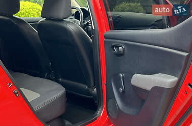 Хэтчбек Hyundai i10 2010 в 