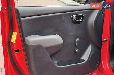 Хэтчбек Hyundai i10 2010 в 
