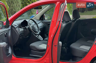 Хэтчбек Hyundai i10 2010 в 