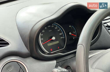 Хэтчбек Hyundai i10 2010 в 