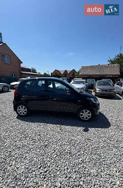 Хэтчбек Hyundai i10 2011 в Дергачах