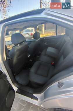 Хэтчбек Hyundai i10 2008 в 