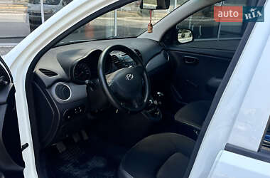 Хэтчбек Hyundai i10 2011 в 