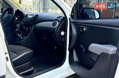 Хэтчбек Hyundai i10 2011 в 