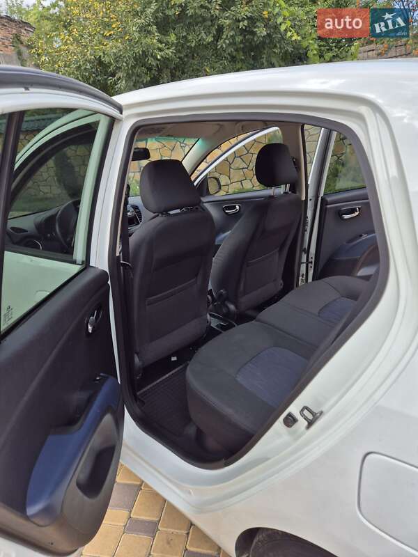 Хэтчбек Hyundai i10 2012 в Могилев-Подольске