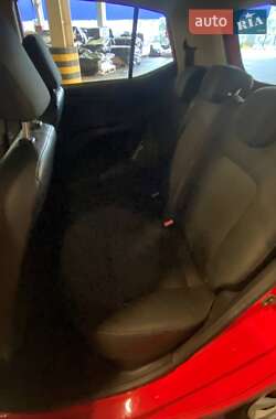 Хэтчбек Hyundai i10 2011 в 