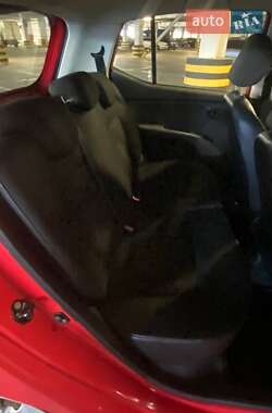 Хэтчбек Hyundai i10 2011 в 