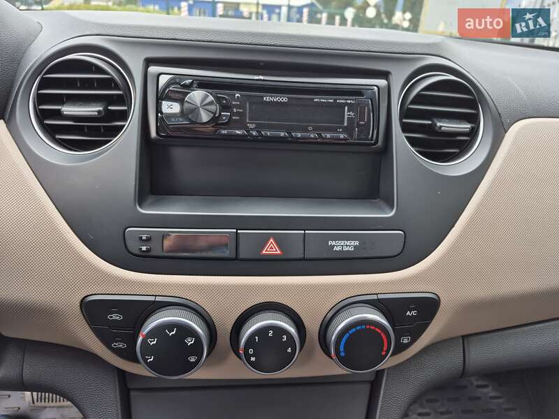 Хэтчбек Hyundai i10 2015 в Киеве