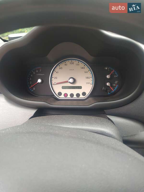 Хэтчбек Hyundai i10 2010 в Львове