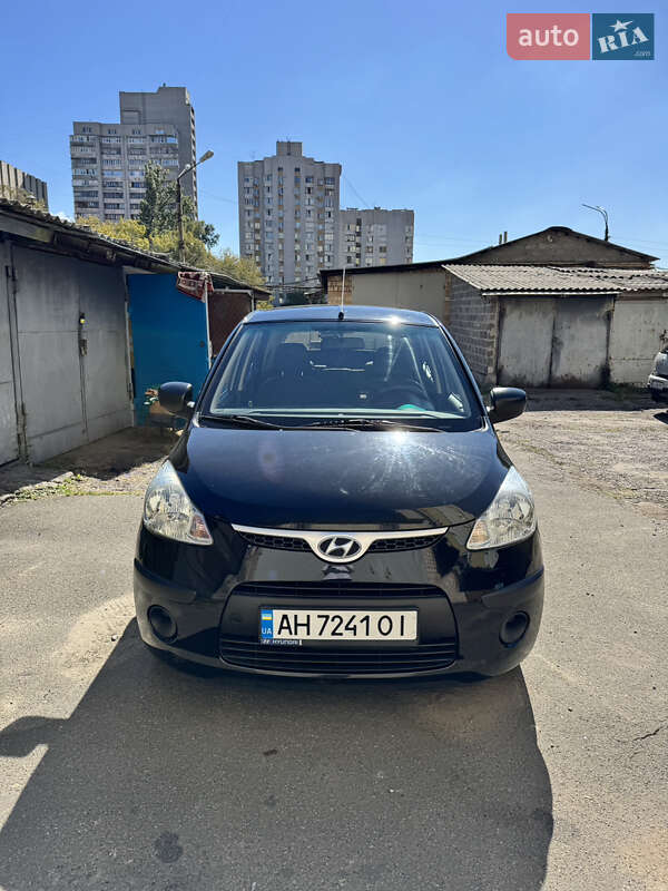 Хэтчбек Hyundai i10 2009 в 