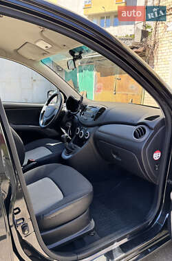Хэтчбек Hyundai i10 2009 в 