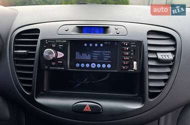 Хэтчбек Hyundai i10 2012 в 