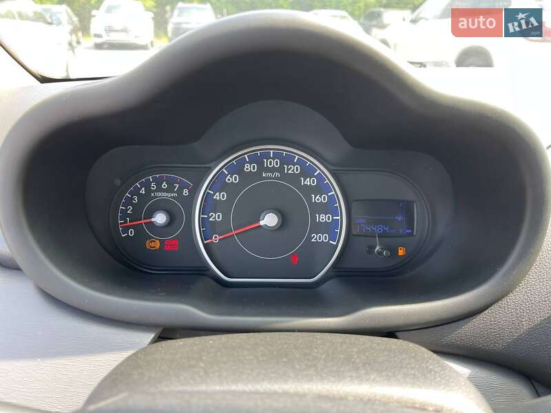 Хэтчбек Hyundai i10 2012 в Львове