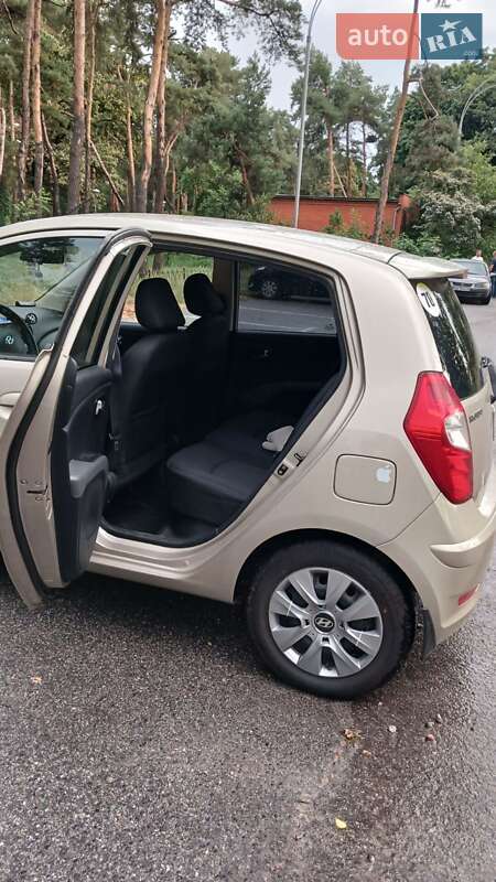 Хэтчбек Hyundai i10 2012 в Киеве