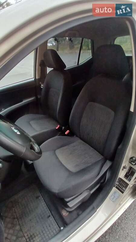 Хэтчбек Hyundai i10 2012 в Киеве