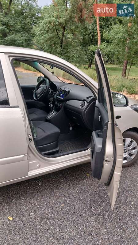 Хэтчбек Hyundai i10 2012 в Киеве