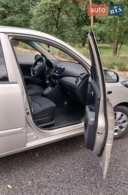 Хетчбек Hyundai i10 2012 в 