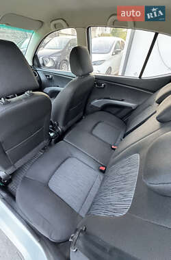 Хэтчбек Hyundai i10 2011 в 