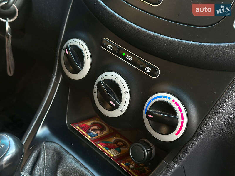 Хэтчбек Hyundai i10 2009 в Одессе фото 20 Хэтчбек Hyundai i10 2009 в Одессе