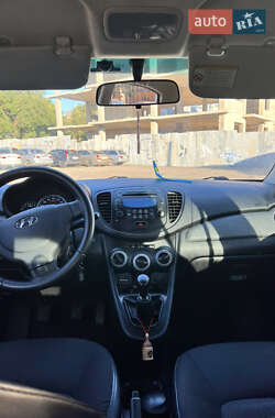 Хэтчбек Hyundai i10 2011 в 