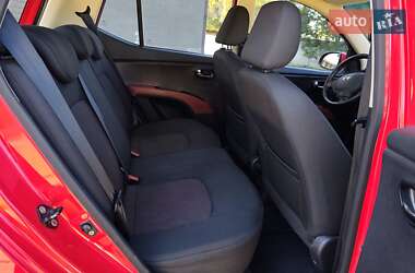 Хэтчбек Hyundai i10 2012 в 