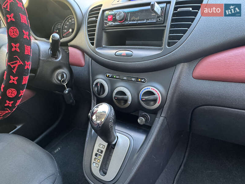 Хэтчбек Hyundai i10 2012 в Киеве