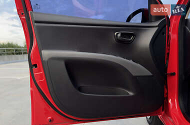 Хэтчбек Hyundai i10 2012 в 
