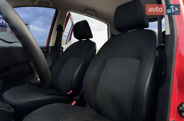 Хэтчбек Hyundai i10 2012 в 