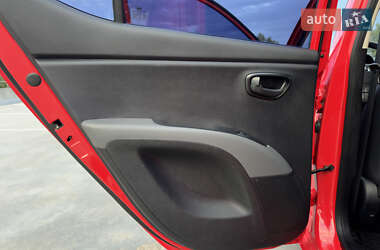 Хэтчбек Hyundai i10 2012 в 