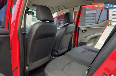 Хэтчбек Hyundai i10 2012 в 