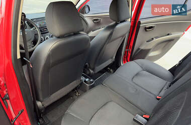Хэтчбек Hyundai i10 2012 в 