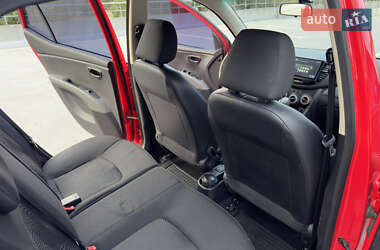 Хэтчбек Hyundai i10 2012 в 