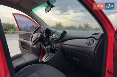 Хэтчбек Hyundai i10 2012 в 