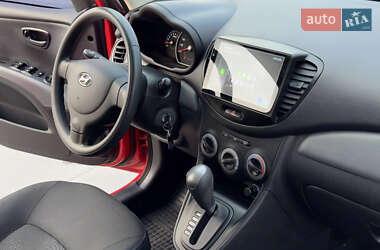 Хэтчбек Hyundai i10 2012 в 