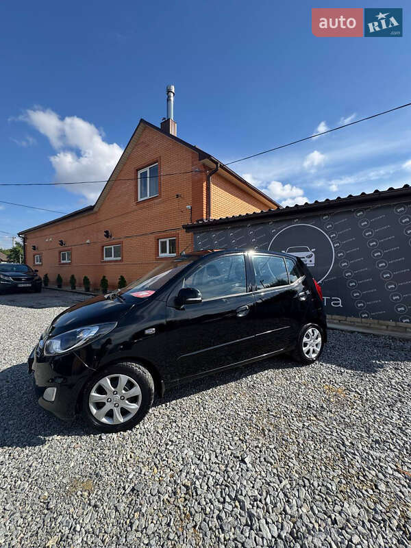 Хэтчбек Hyundai i10 2011 в 