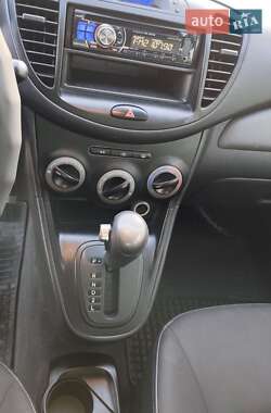 Хэтчбек Hyundai i10 2012 в 