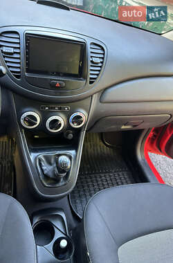 Хэтчбек Hyundai i10 2010 в 