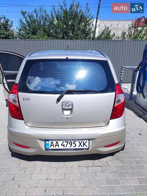 Хетчбек Hyundai i10 2013 в Києві