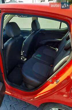 Хэтчбек Hyundai i10 2012 в 