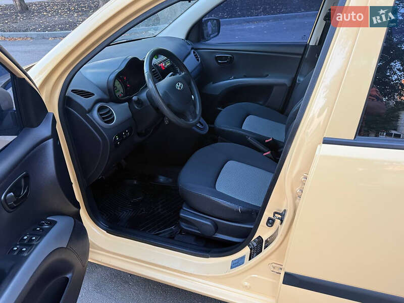 Хэтчбек Hyundai i10 2009 в Харькове