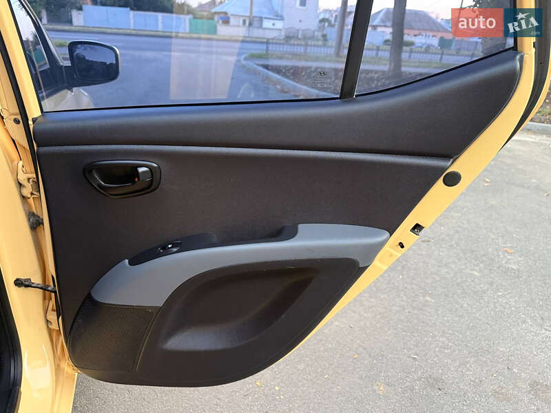 Хэтчбек Hyundai i10 2009 в Харькове