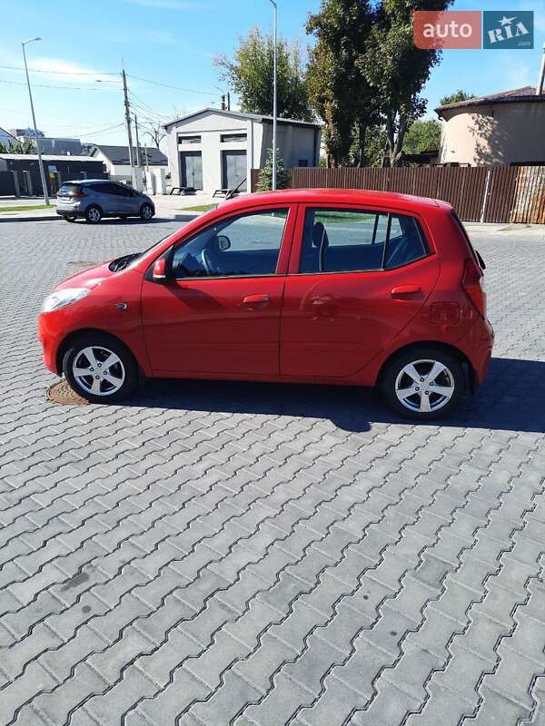 Хэтчбек Hyundai i10 2012 в Ирпене